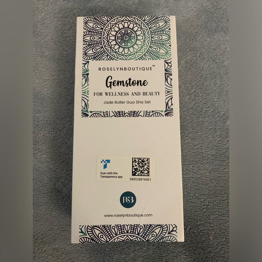 NWT GEMSTONE JADE ROLLER GUA SHA SET